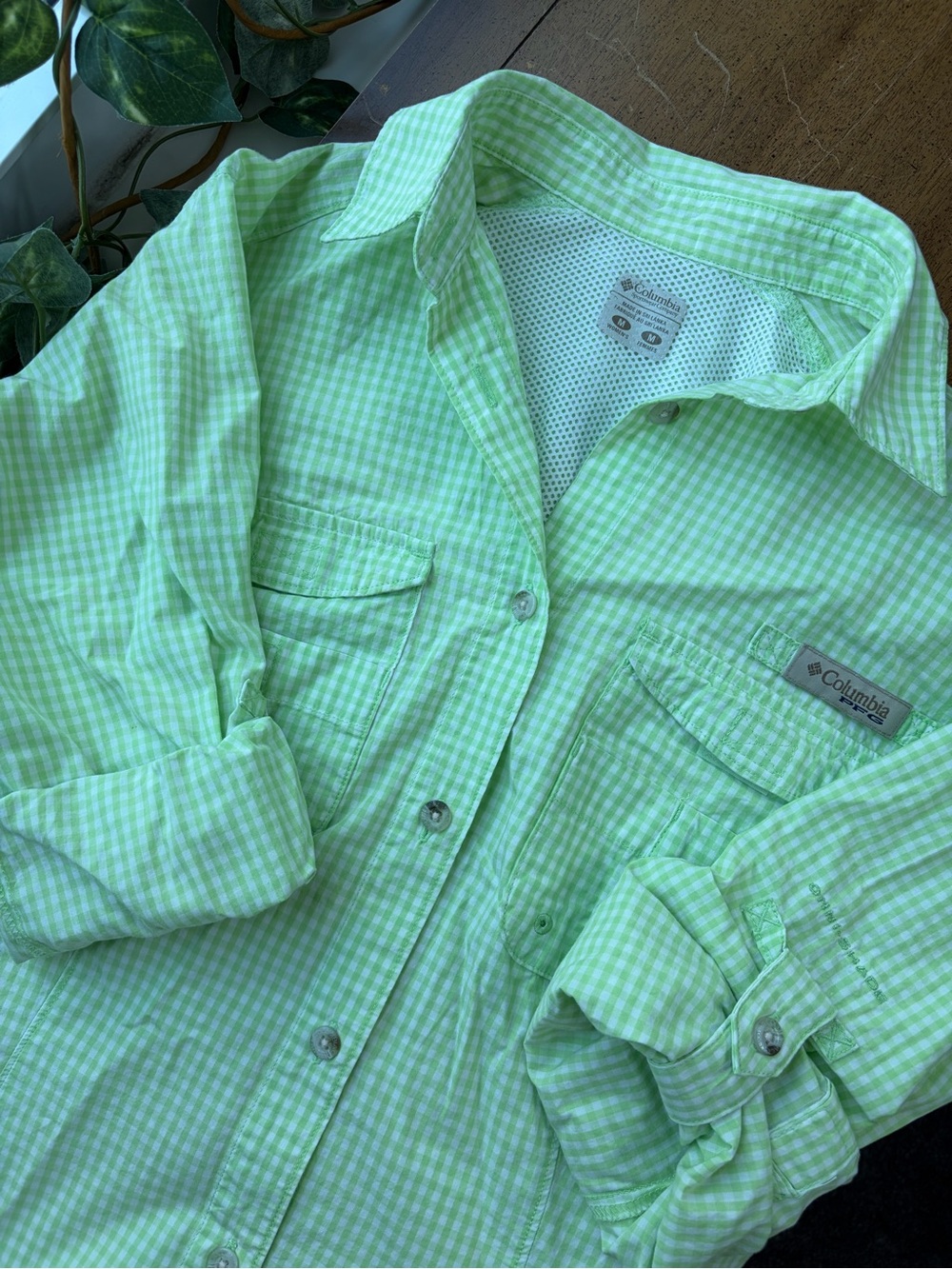 Columbia PFG Womens Green Gingham Button Up Shirt Fishing Hiking Vented Outdoor